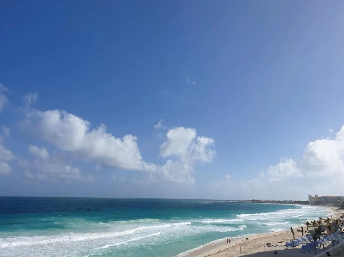 Cancun Beach&Sunrise 0*,