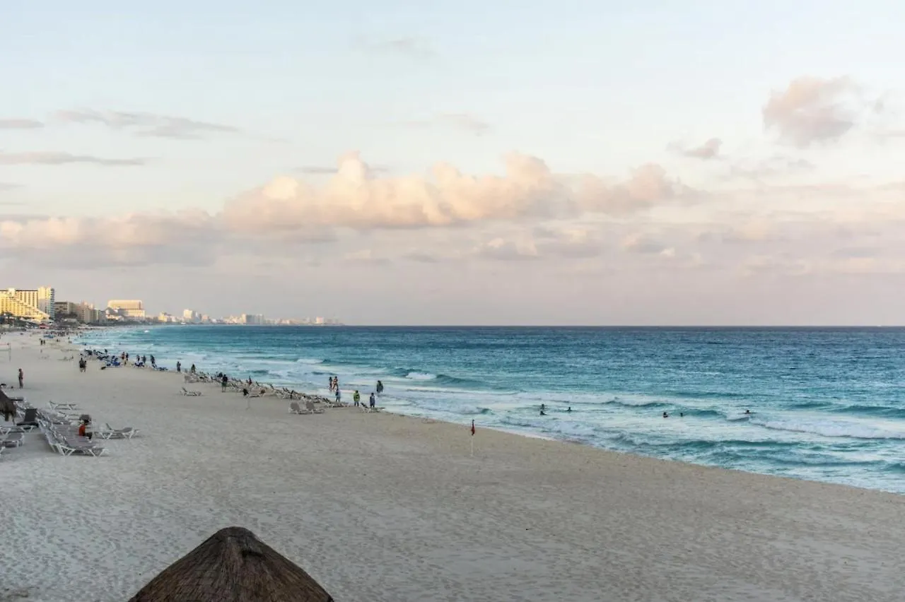 Cancun Beach&Sunrise